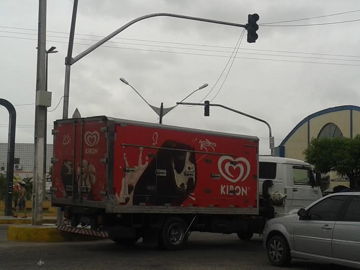 Sem funcionar, semáforo atrapalha trânsito do centro da&nbsp;cidade