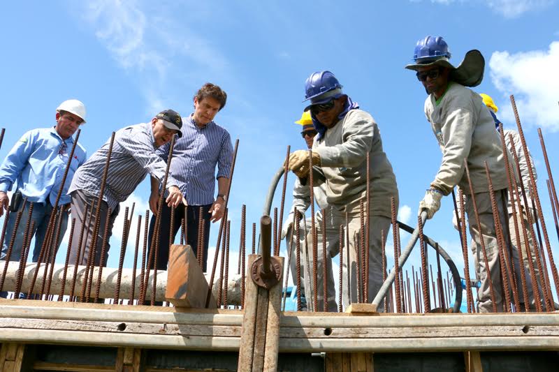 Pilares da nova ponte de acesso sul ao aeroporto estão&nbsp;prontos