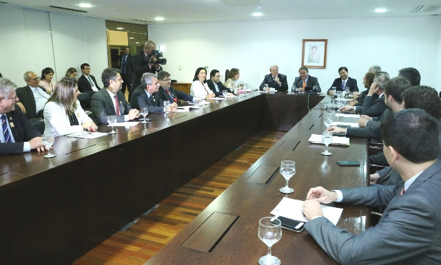 Governo federal se compromete a instalar mesa federativa&nbsp;plena