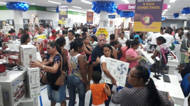 Consumidores fazem a festa na inauguração da Magazine Luiza em&nbsp;Macaíba