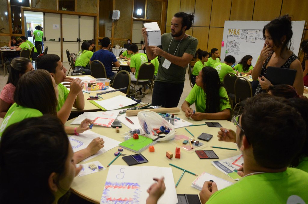Alunos da rede pública debatem sobre aprendizagem e gestão&nbsp;escolar