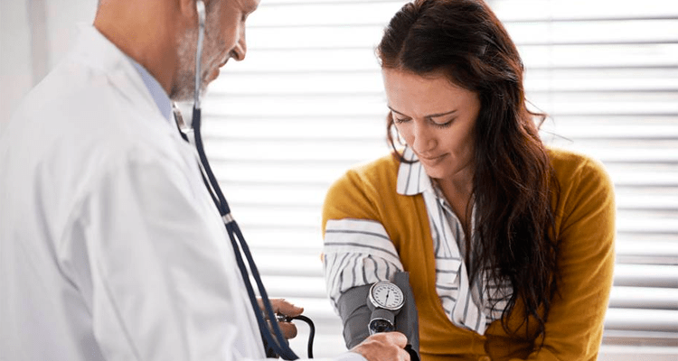 Taxas de óbito por AVC e doenças cardíacas caem entre as&nbsp;mulheres