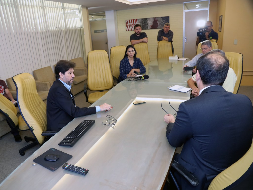 Governo promete pagamento dos salários atrasados, mesmo com pregão&nbsp;deserto