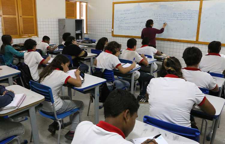 Piso dos professores da rede estadual de ensino será pago em folha&nbsp;extra