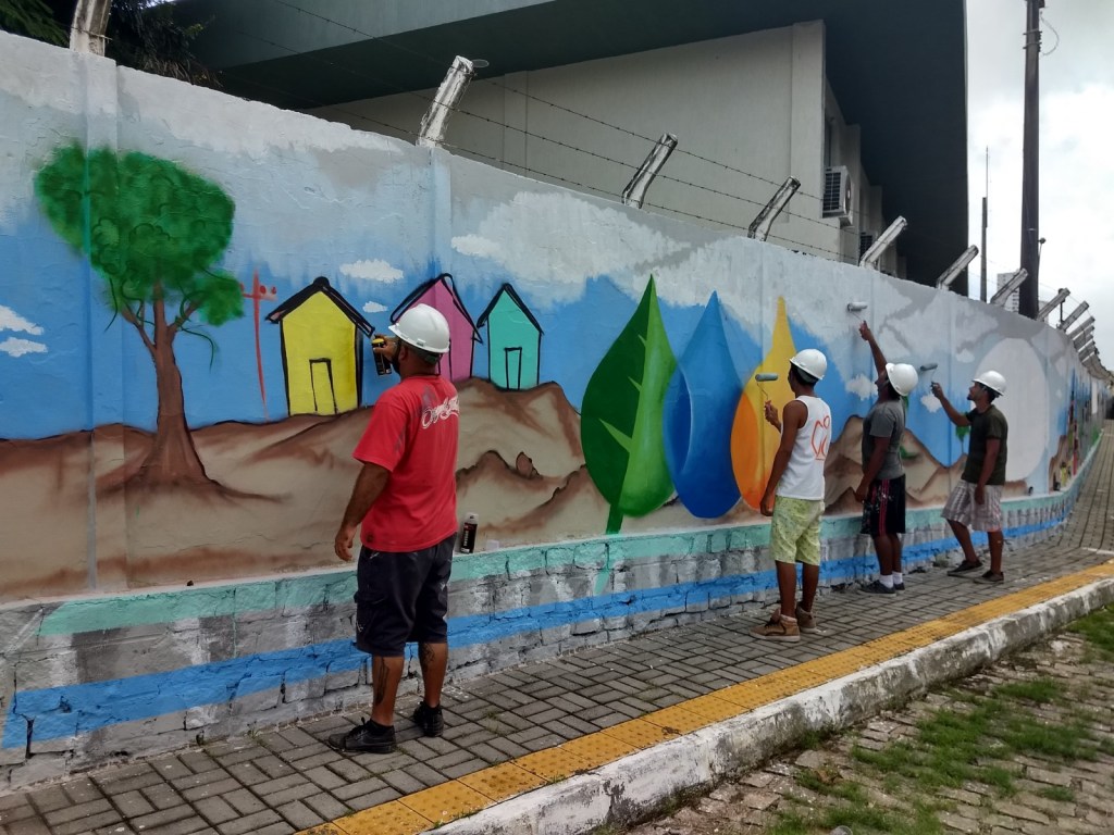 Muro do edifício sede da  Cosern transforma-se no segundo maior painel grafitado do&nbsp;RN