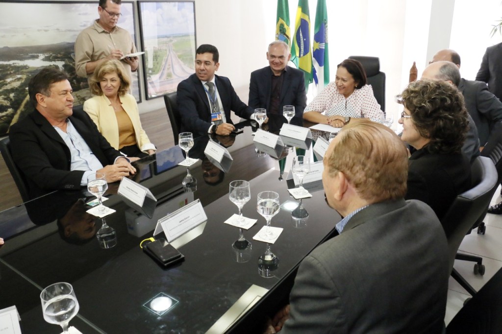 Assinado ordem de serviço para iluminar o acesso sul que liga ao Aeroporto Aluízio&nbsp;Alves