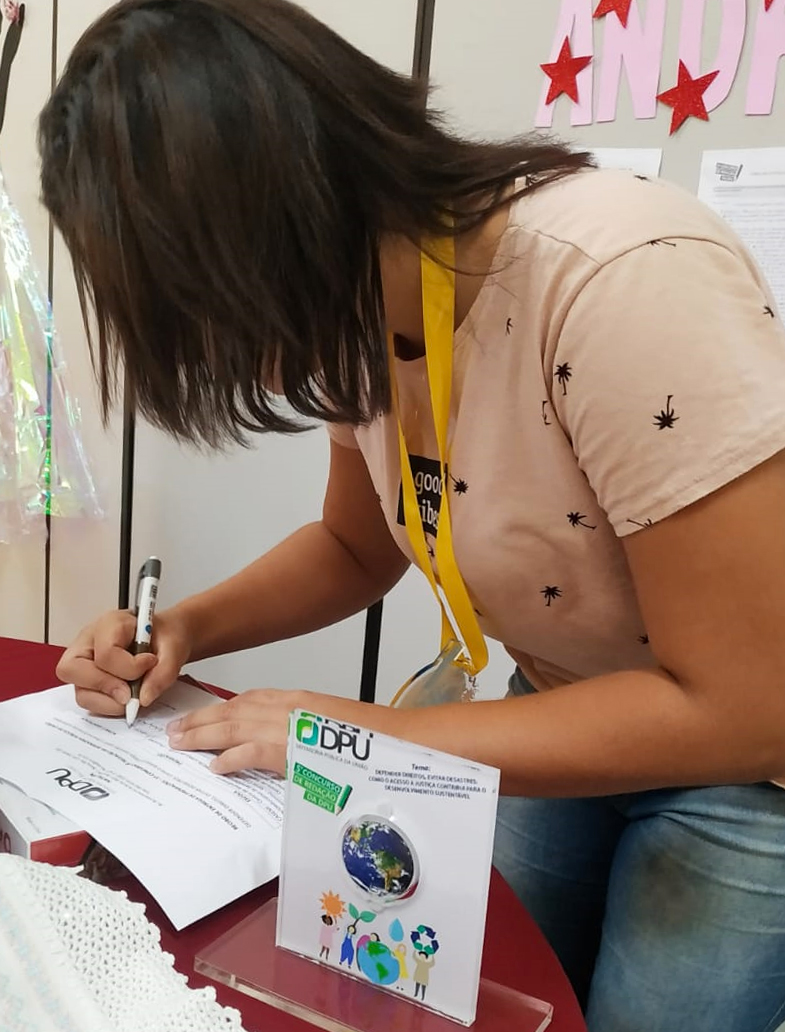 Adolescente que cumpriu medida socioeducativa ganha prêmio de redação da&nbsp;DPU