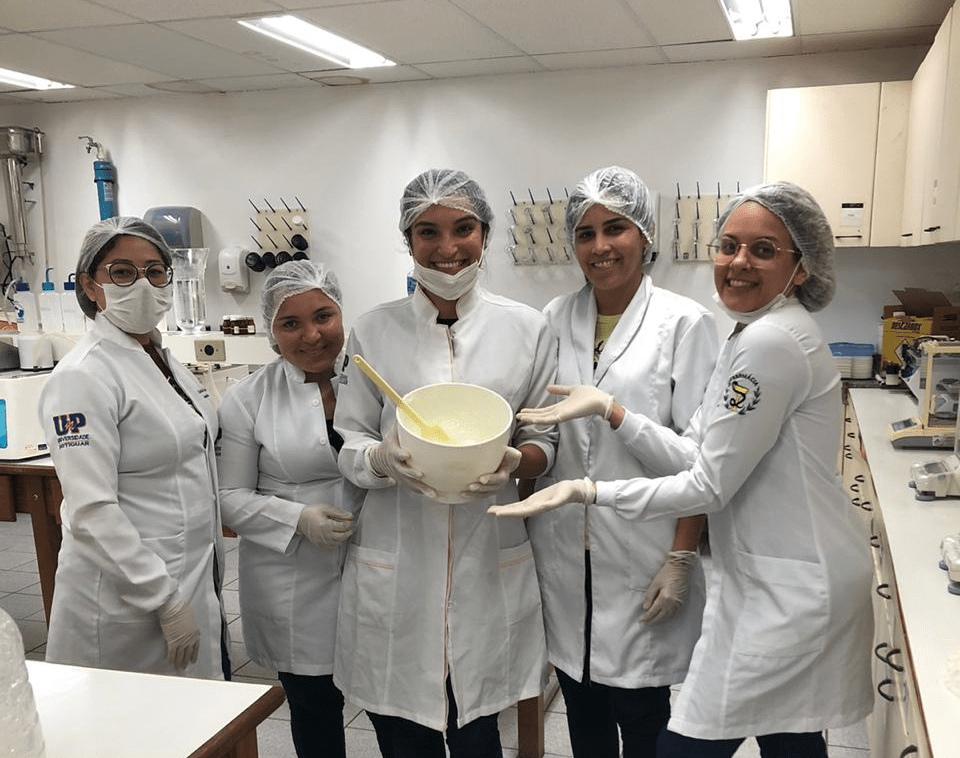 Álcool gel: especialistas alertam sobre riscos de fabricar produto em&nbsp;casa