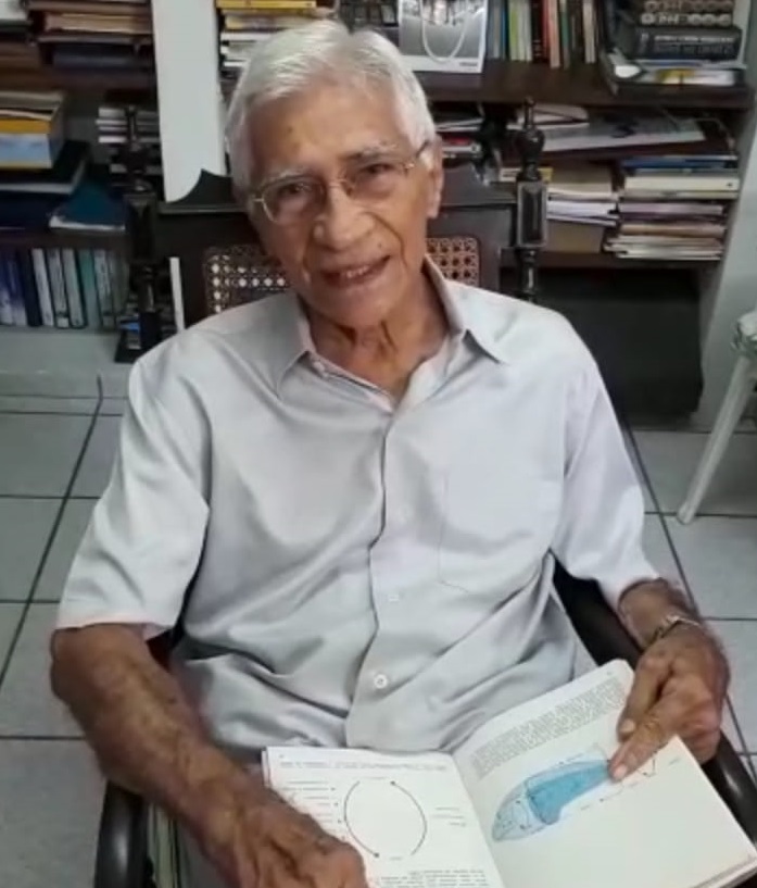 Aos 92 anos, médico escreve recomendações sobre pessoas&nbsp;idosas