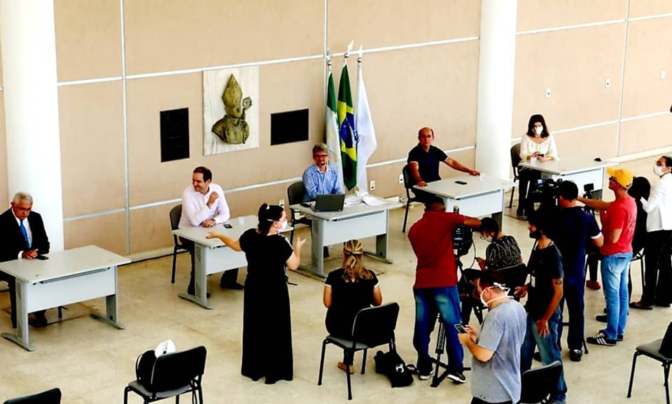 Governo reforça necessidade do isolamento social e anuncia abertura progressiva de&nbsp;UTI’s