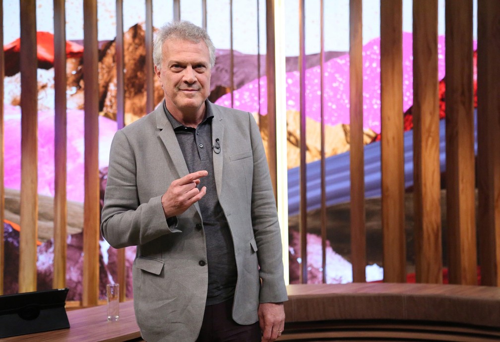 Pedro Bial é professor pela primeira vez e ensina a arte de escrever em aulas na&nbsp;Curseria