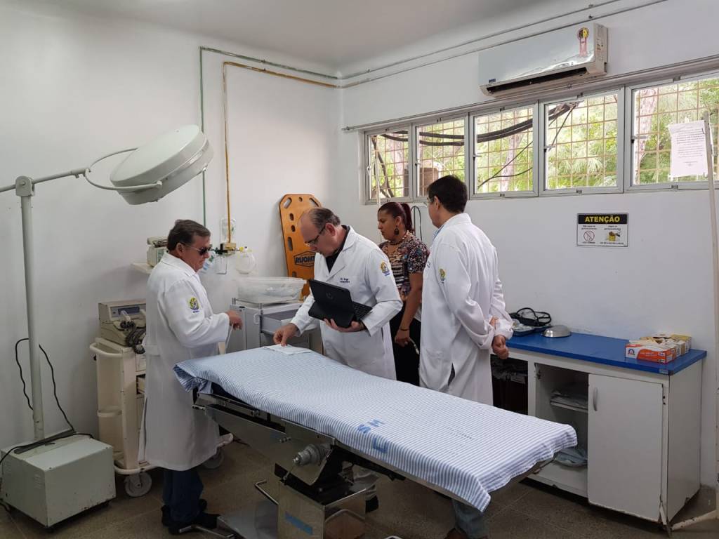 Para enfrentar a Covid-19, o Brasil conta com 422 mil médicos com menos de 60 anos em&nbsp;atividade