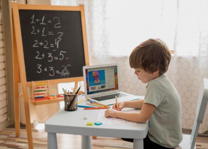 Ensino à distância para crianças em debate durante a&nbsp;pandemia