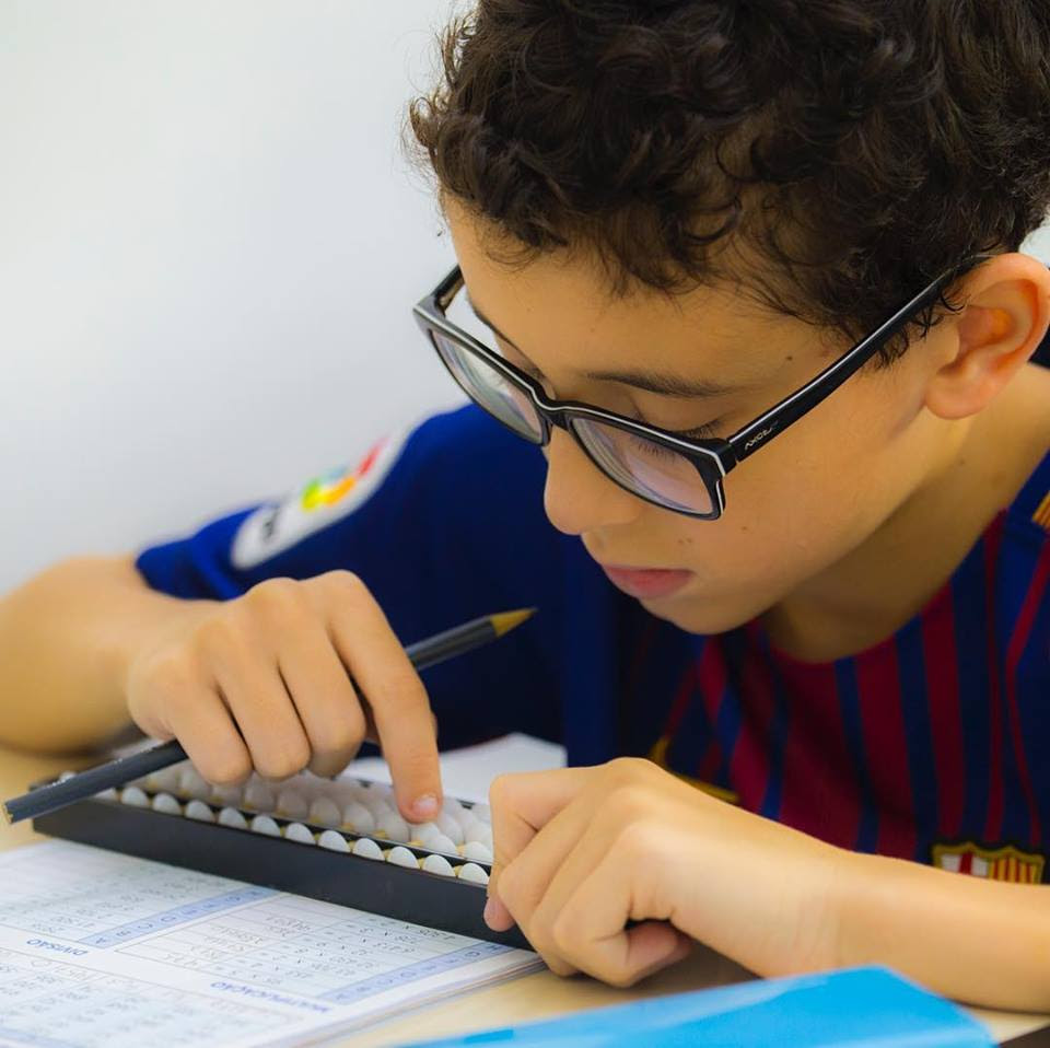 Jovens aliam estudos à prática da ginástica para o&nbsp;cérebro