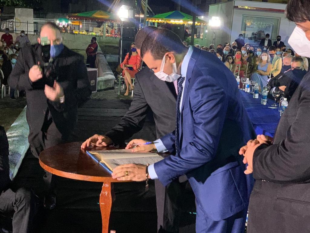 Emídio Júnior toma posse como prefeito em solenidade no pátio da Prefeitura de&nbsp;Macaíba