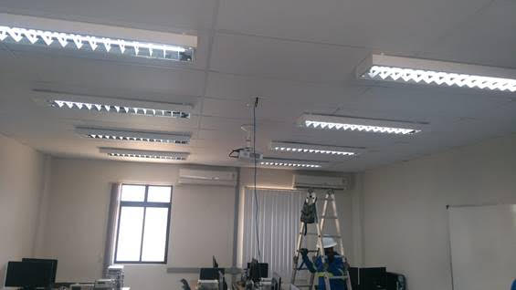 Cosern realiza substituição de 57.225 lâmpadas ineficientes por LED em 107 prédios públicos no RN ; escolas de Macaíba foram&nbsp;beneficiadas