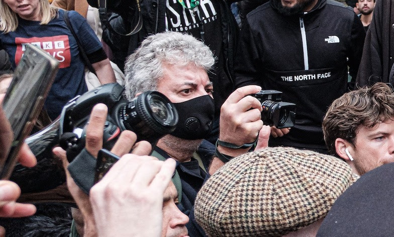 Brasil volta a liderar em jornalistas mortos por Covid-19 e PEC cobra vacinação antecipada para&nbsp;todos