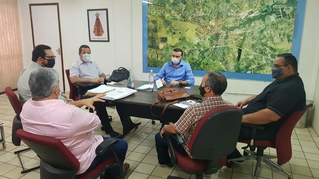 Prefeito Emídio Jr discute lançamento dos manuscritos inéditos da poeta macaibense Auta de&nbsp;Souza