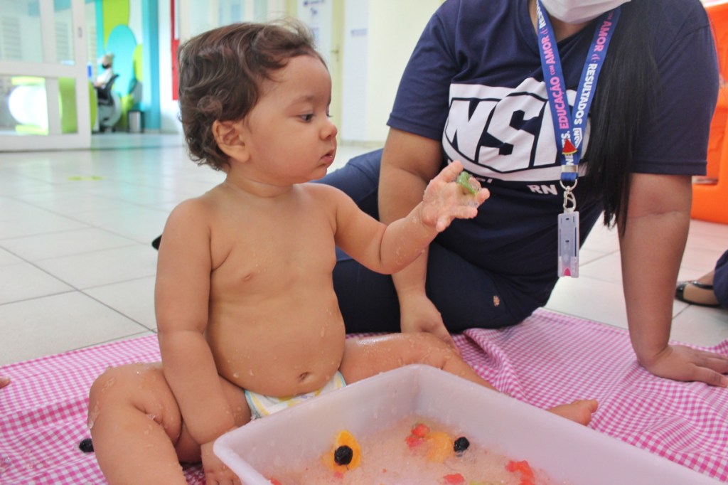 Psicóloga escolar orienta sobre a importância das experiências sensoriais na primeira&nbsp;infância