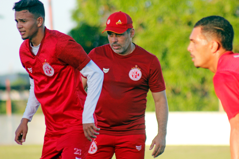 Leandro Sena assume interinamente o comanda técnico do América de&nbsp;Natal