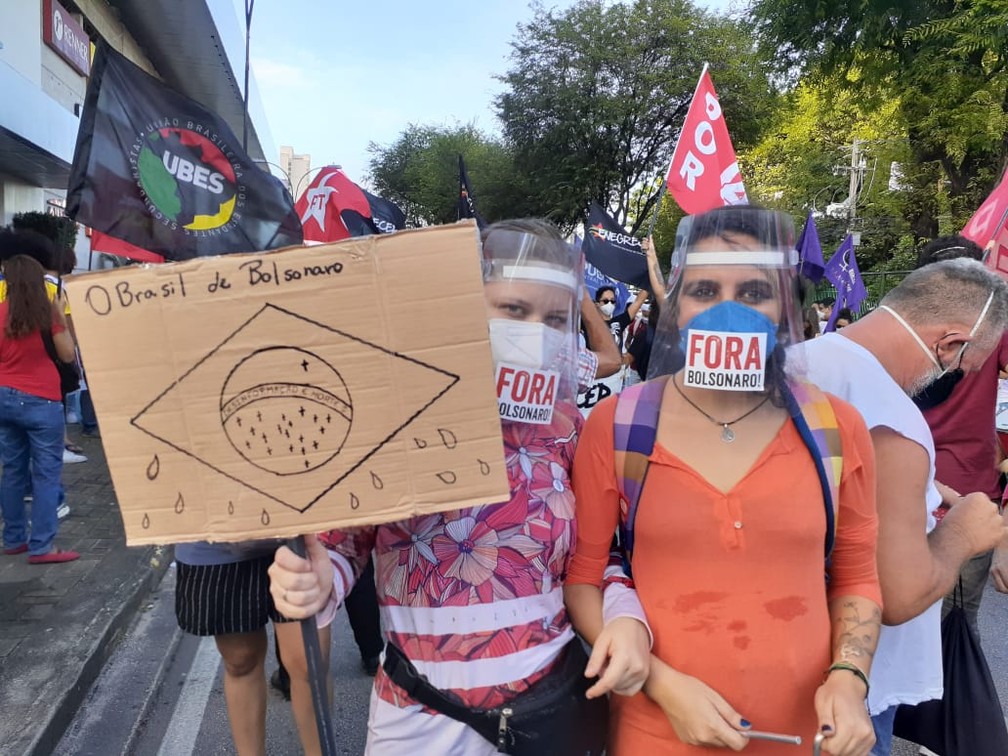 Manifestantes fazem ato contra Bolsonaro no RN; “Vida, pão, vacina e&nbsp;educação”
