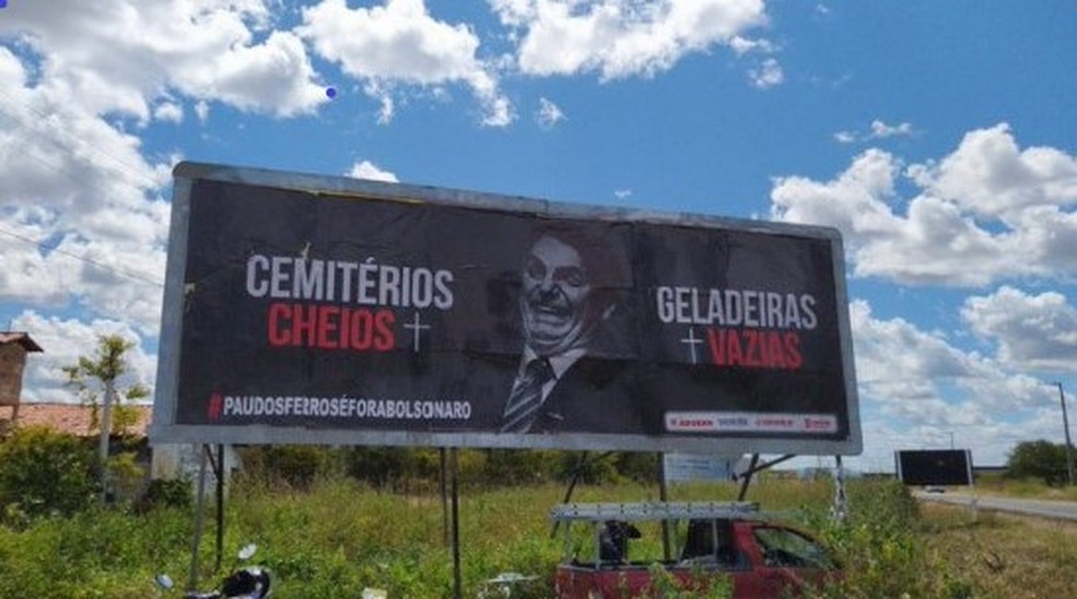 MPF abre procedimento para investigar retirada de outdoor contra Bolsonaro por parte do&nbsp;Dnit