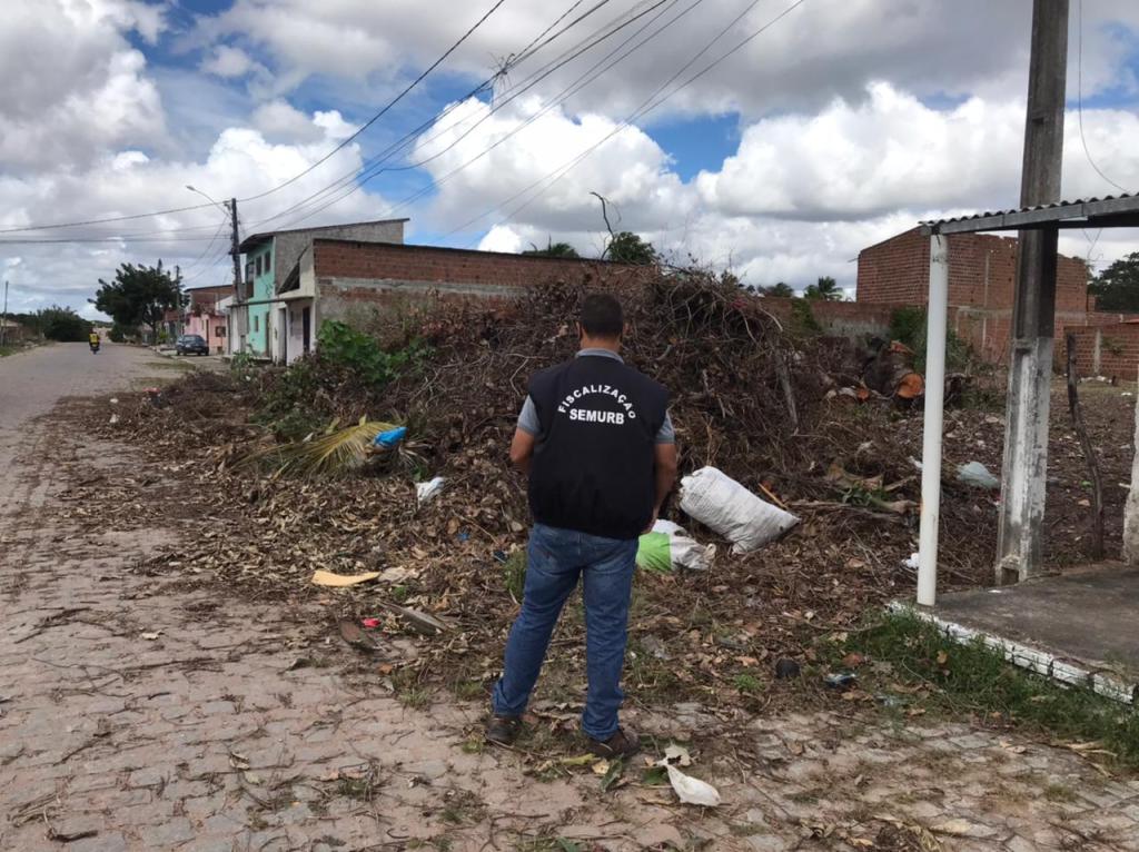 Prefeitura Municipal de Macaíba tem intensificada fiscalização em terrenos baldios com acúmulo de&nbsp;lixo