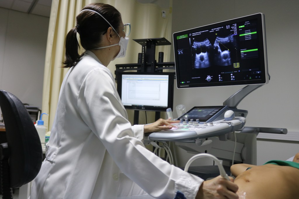 Inscrições para médico(a) fetal do Instituto Santo Dumont encerram dia 30; salário de R$ 4.166,88 