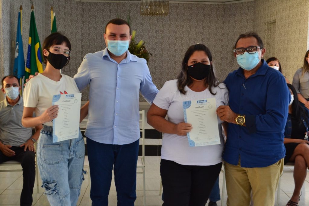 Educação profissional: Novas turmas concluintes recebem certificados de cursos oferecidos pelo Programa Emprega&nbsp;Macaíba
