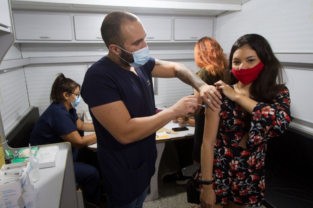 Natal terá vacinação em horário diferenciado na Semana Santa; sábado (16) a será apenas no Midway e Partage Norte&nbsp;Shopping