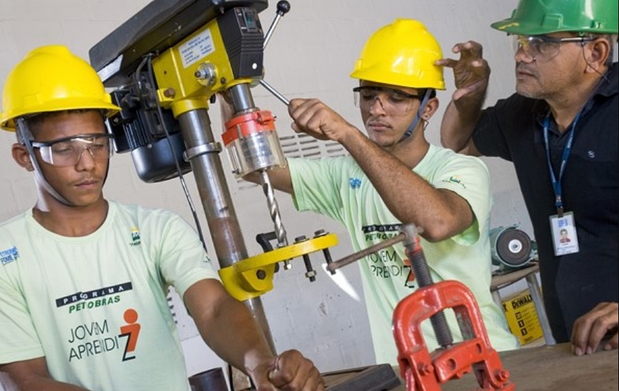 Programa Petrobras Jovem Aprendiz oferece vagas no Rio Grande do Norte; inscrições a partir desta segunda-feira(18)