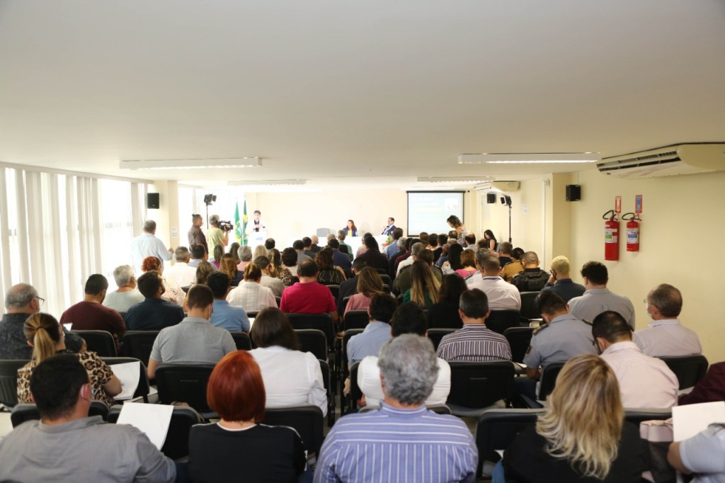 Seminário reúne agentes públicos para discutir condutas durante período eleitoral; evento ocorre até quarta-feira&nbsp;(4)