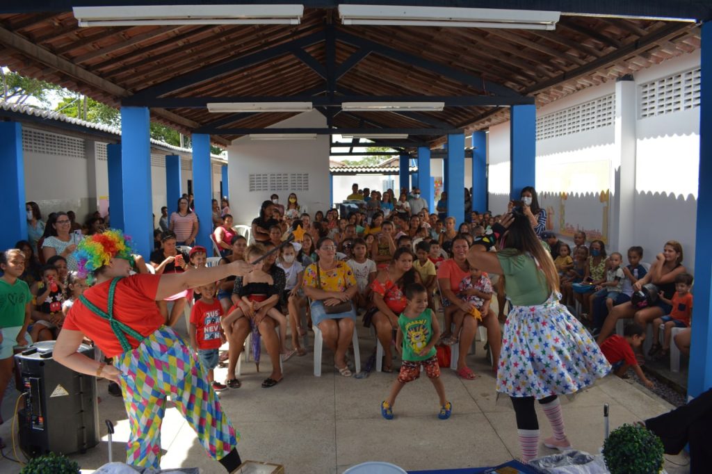 Comunidade escolar recebe novas instalações da Creche Câmara Cascudo; prefeito Emídio Jr. participa do&nbsp;evento