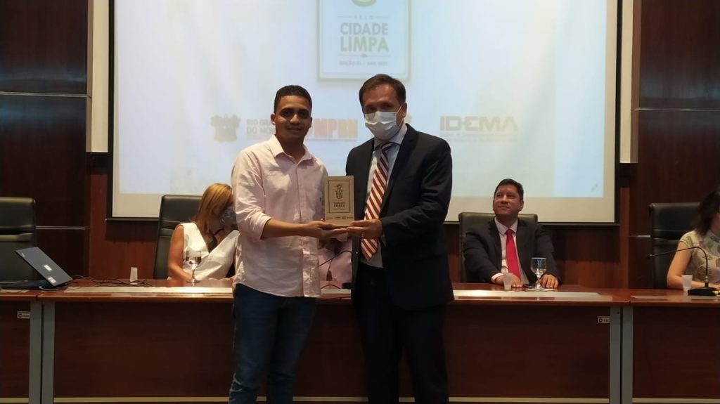 Macaíba ganha Selo Cidade Limpa; prêmio é concedido aos municípios que realizam depósito correto de resíduos&nbsp;sólidos