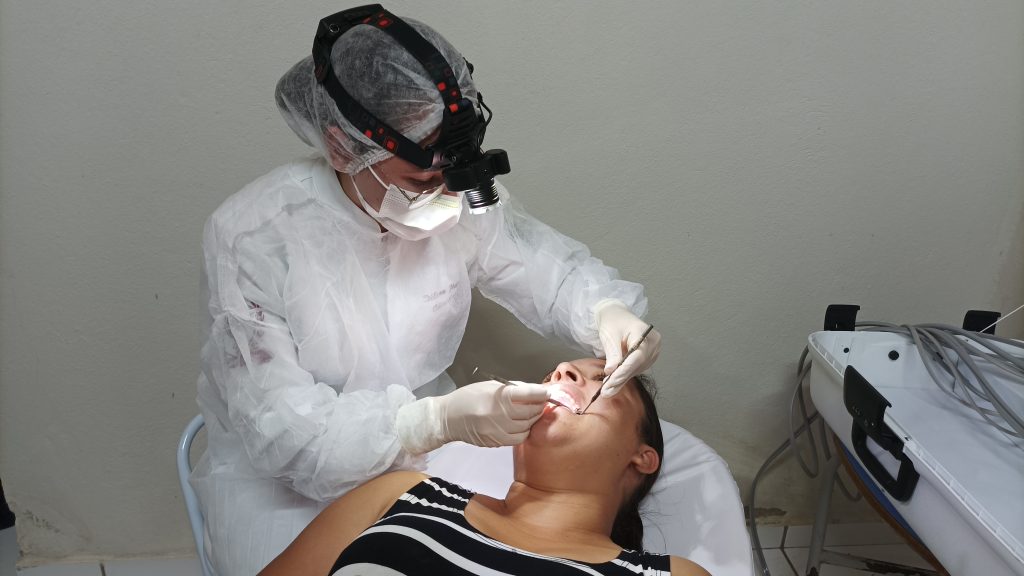 Consultório odontológico portátil permite mobilidade no atendimento em comunidades rurais a pacientes acamados