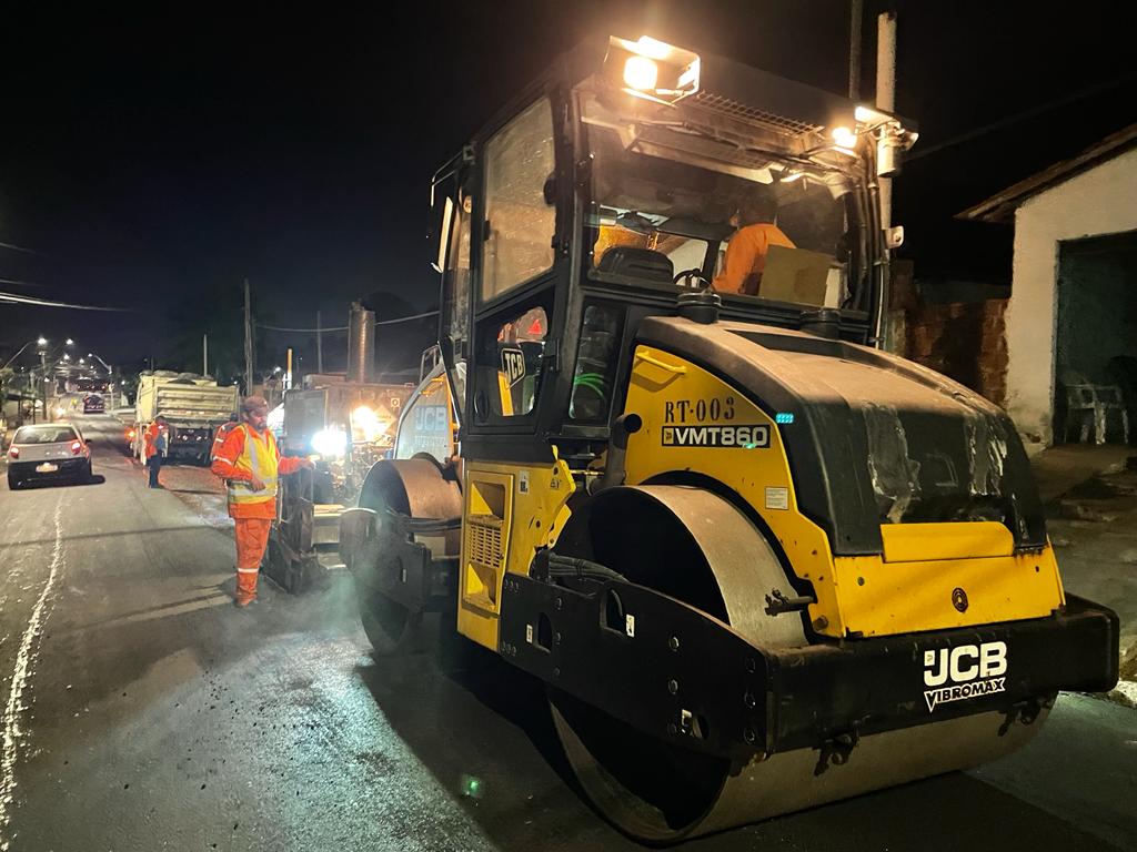 Prefeitura realiza intervenções de recapeamento asfáltico e iluminação de LED na Rua Dinarte&nbsp;Mariz