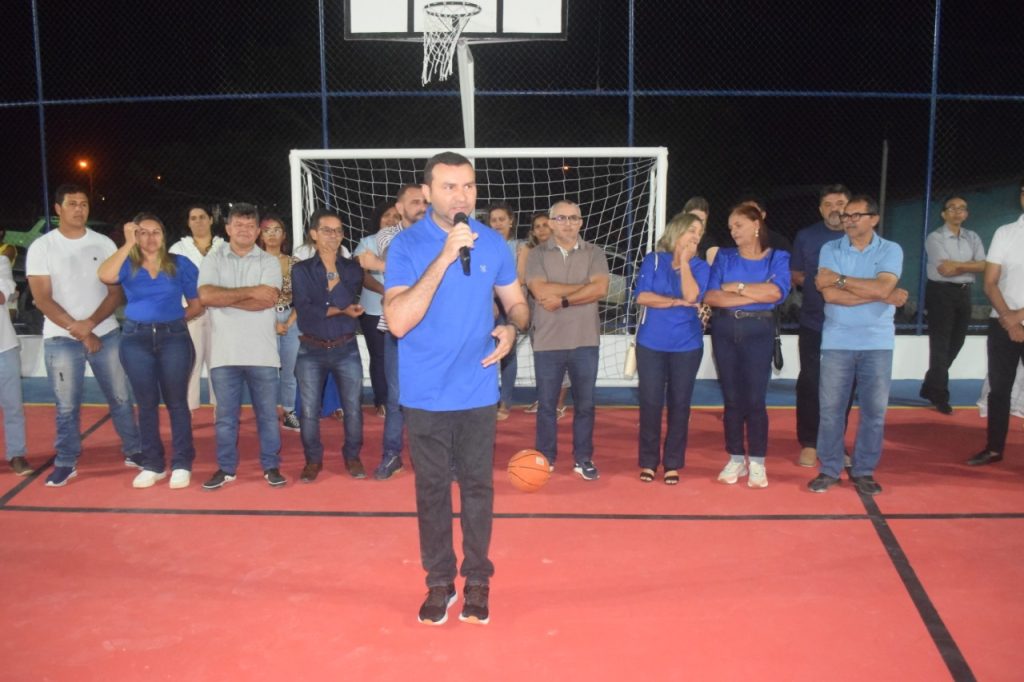 Prefeito Emídio Jr. inaugura reconstrução de quadra poliesportiva e anuncia a recuperação total de mais duas&nbsp;quadras