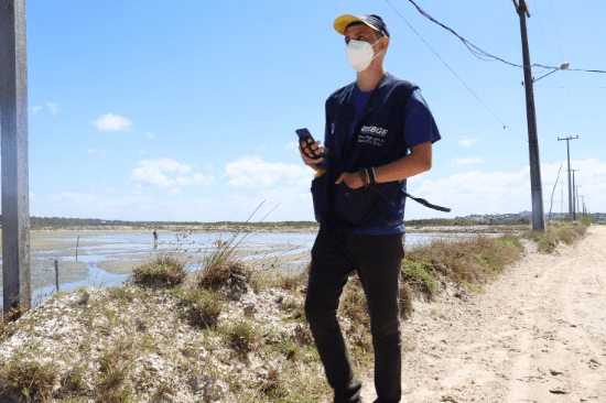 Entre fazendas de camarão e linha férrea, Censo 2022 avança no bairro com menor população de Natal; finalizado mais de 30% dos setores no&nbsp;RN