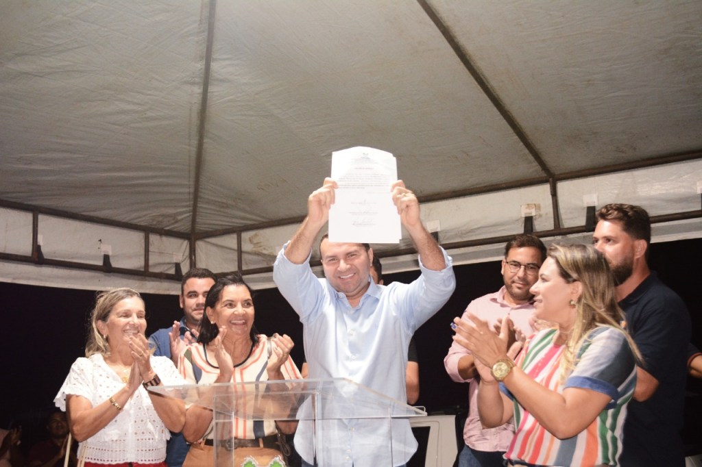 Prefeito Emídio Júnior assina ordem de serviço para asfaltar trecho de Traíras a Capoeiras, um dos principais acessos da zona rural&nbsp;macaibense