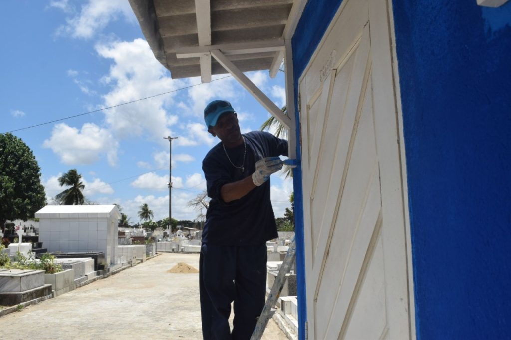 Macaíba realiza trabalho de revitalização dos cemitérios públicos; diversos serviços de limpeza e manutenção estão sendo&nbsp;feitos