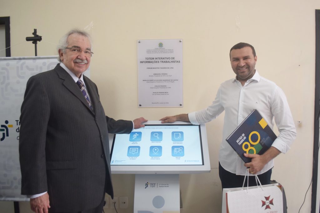 Fórum Tavares de Lira recebe totem digital interativo para autoatendimento de usuários da Justiça do Trabalho em&nbsp;Macaíba
