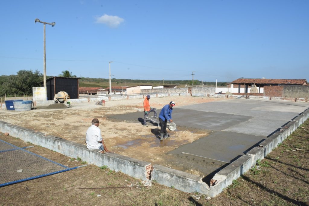 Moradores da comunidade de Mata Verde são beneficiados com nova quadra&nbsp;poliesportiva