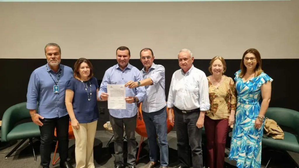 Emídio Júnior assina termos de cooperação com entidades acadêmicas e empresariais em prol do desenvolvimento de&nbsp;Macaíba