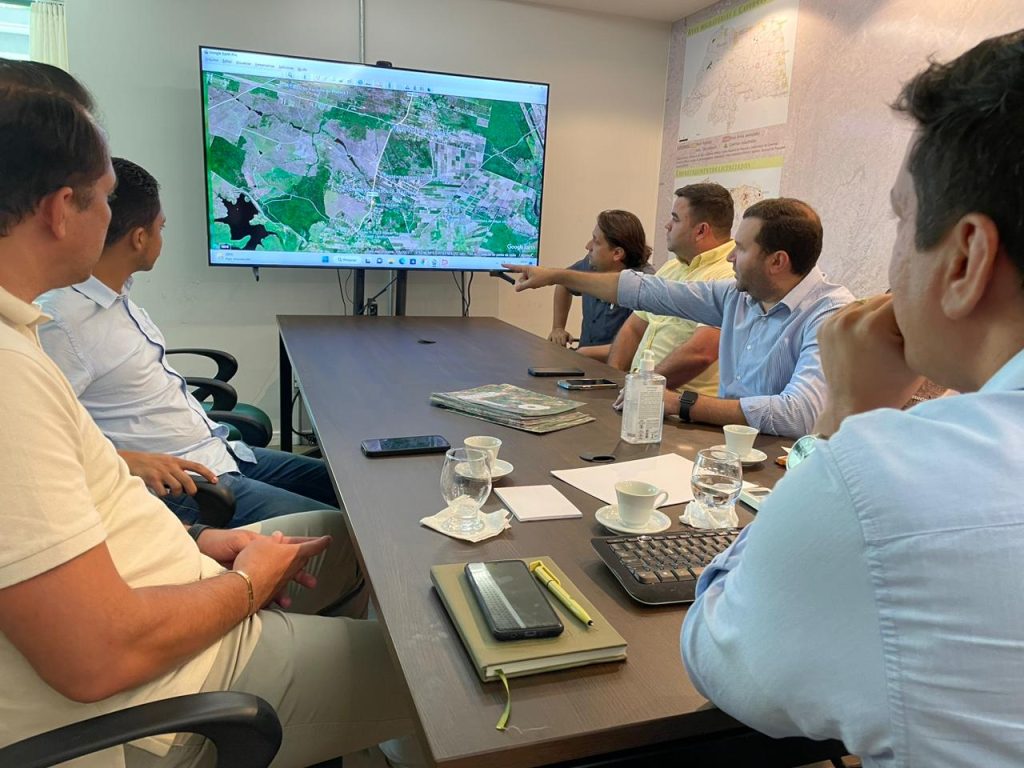 Prefeito Emídio Júnior busca soluções para desassoreamento do rio Jundiaí e queimadas em Macaíba em reunião no&nbsp;Idema-RN