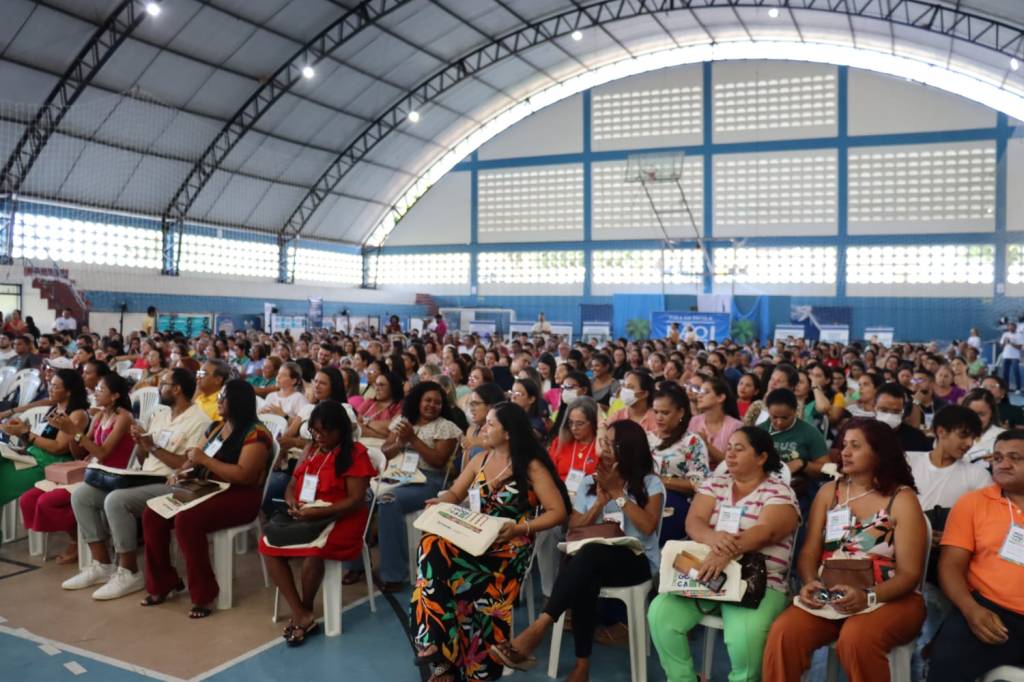 Macaíba sanciona Lei do piso dos professores; ato ocorreu durante abertura da Jornada Pedagógica nesta segunda-feira&nbsp;(17)