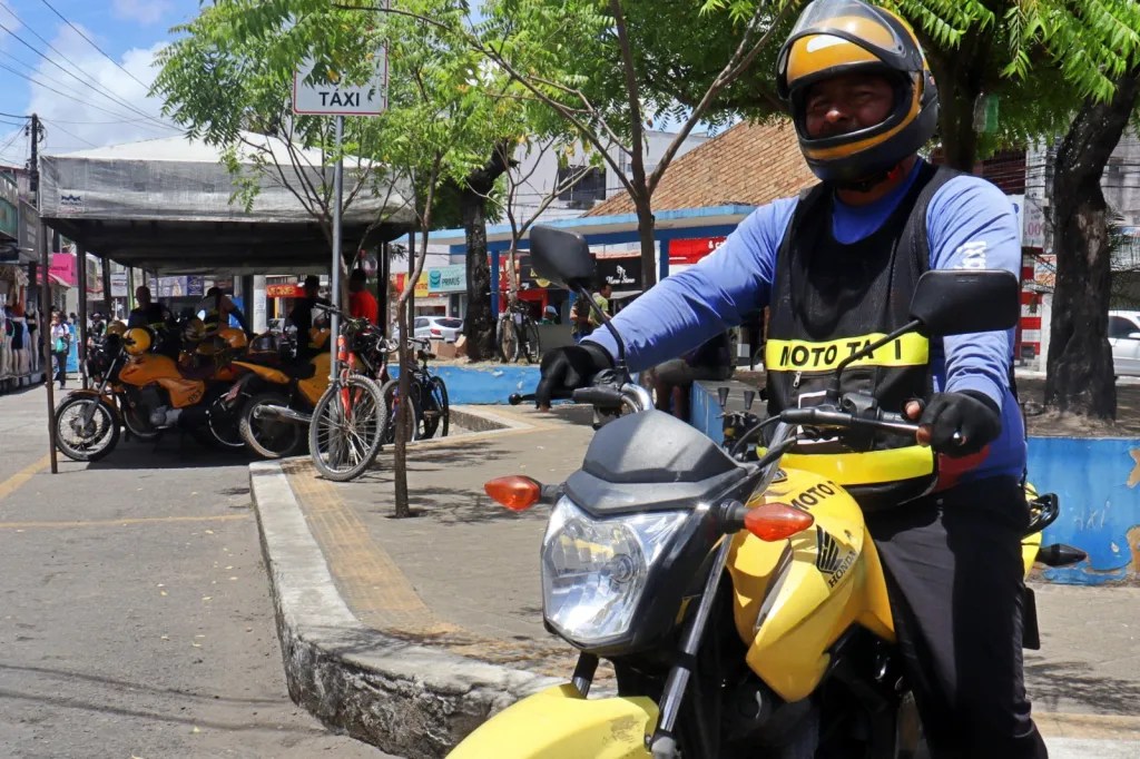 Prefeitura convoca mototaxista para atualizar cadastro; veículos automotores são vistoriados pelo&nbsp;Demutran