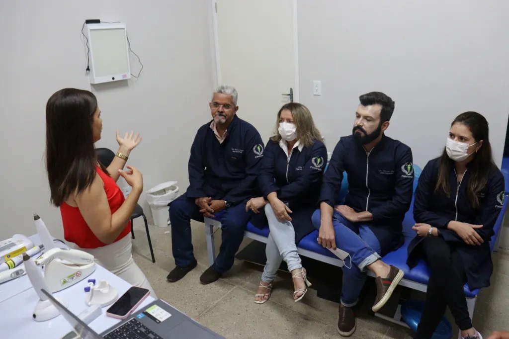Profissionais do Centro Municipal de Reabilitação participam de treinamento para tratamentos com&nbsp;laser