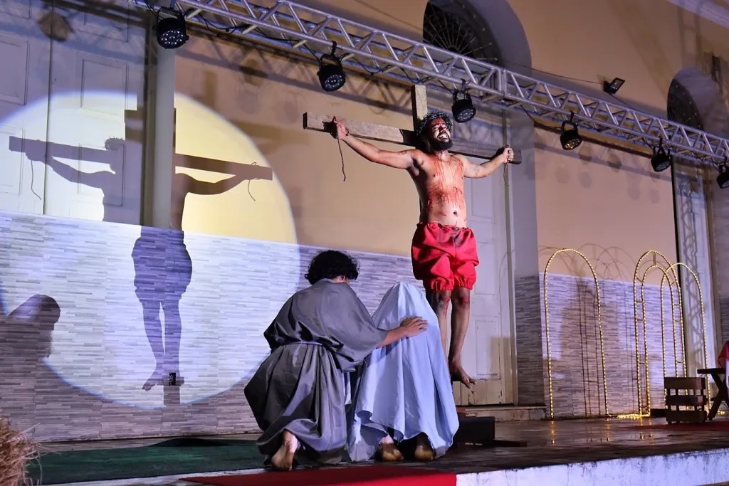Paixão de Cristo será apresentada nos dias 16 e 18; participam da encenação Grupo Nascidos da Cultura, Grupo Teatral de Cajazeiras e Grupo&nbsp;Gruteu