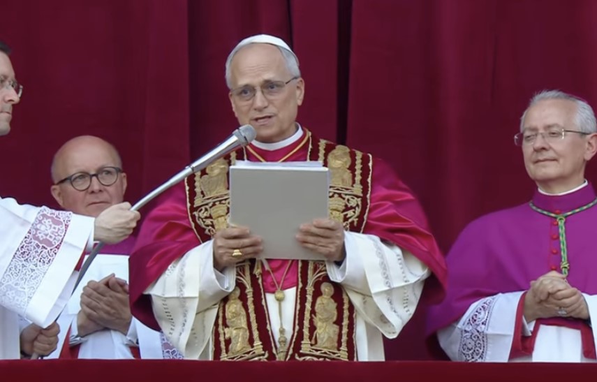 O papa Leão XIV faz, nesta quinta-feira (8), seu primeiro pronunciamento aos fiéis católicos, na Praça de São&nbsp;Pedro