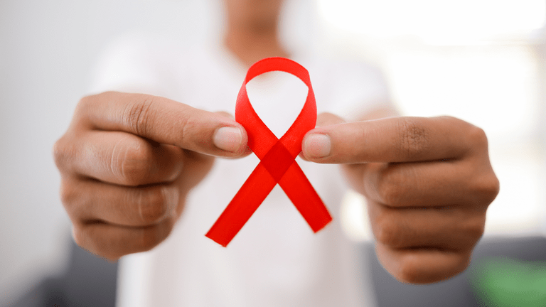 Infectologista do Hospital Onofre Lopes reforça a importância da prevenção e do diagnóstico precoce do&nbsp;HIV